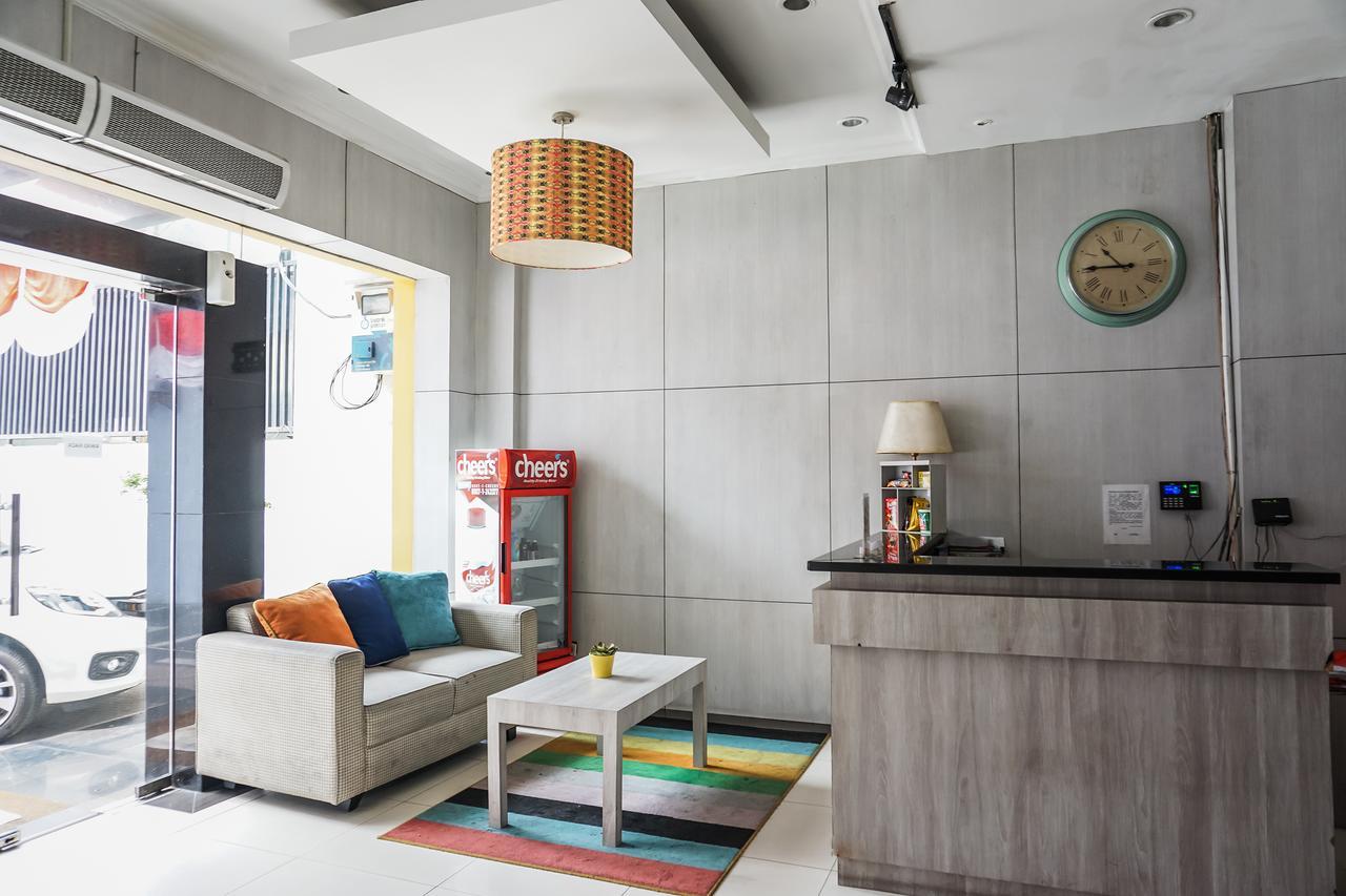 Oyo 119 Belvena Hotel Джакарта Екстериор снимка