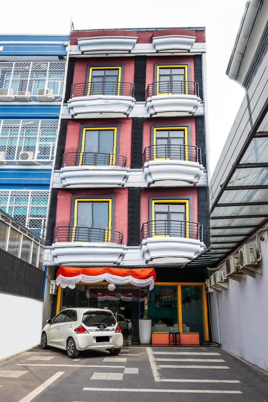 Oyo 119 Belvena Hotel Джакарта Екстериор снимка
