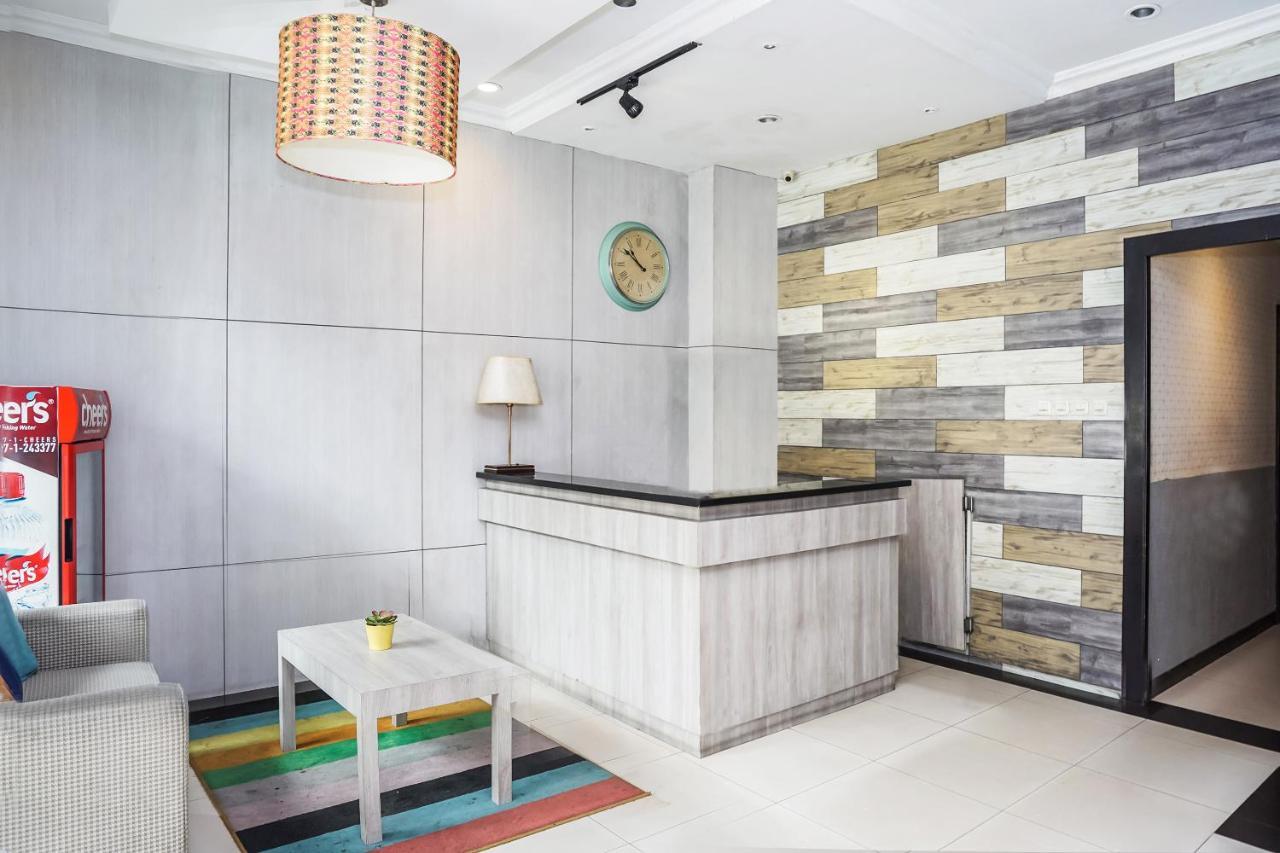 Oyo 119 Belvena Hotel Джакарта Екстериор снимка