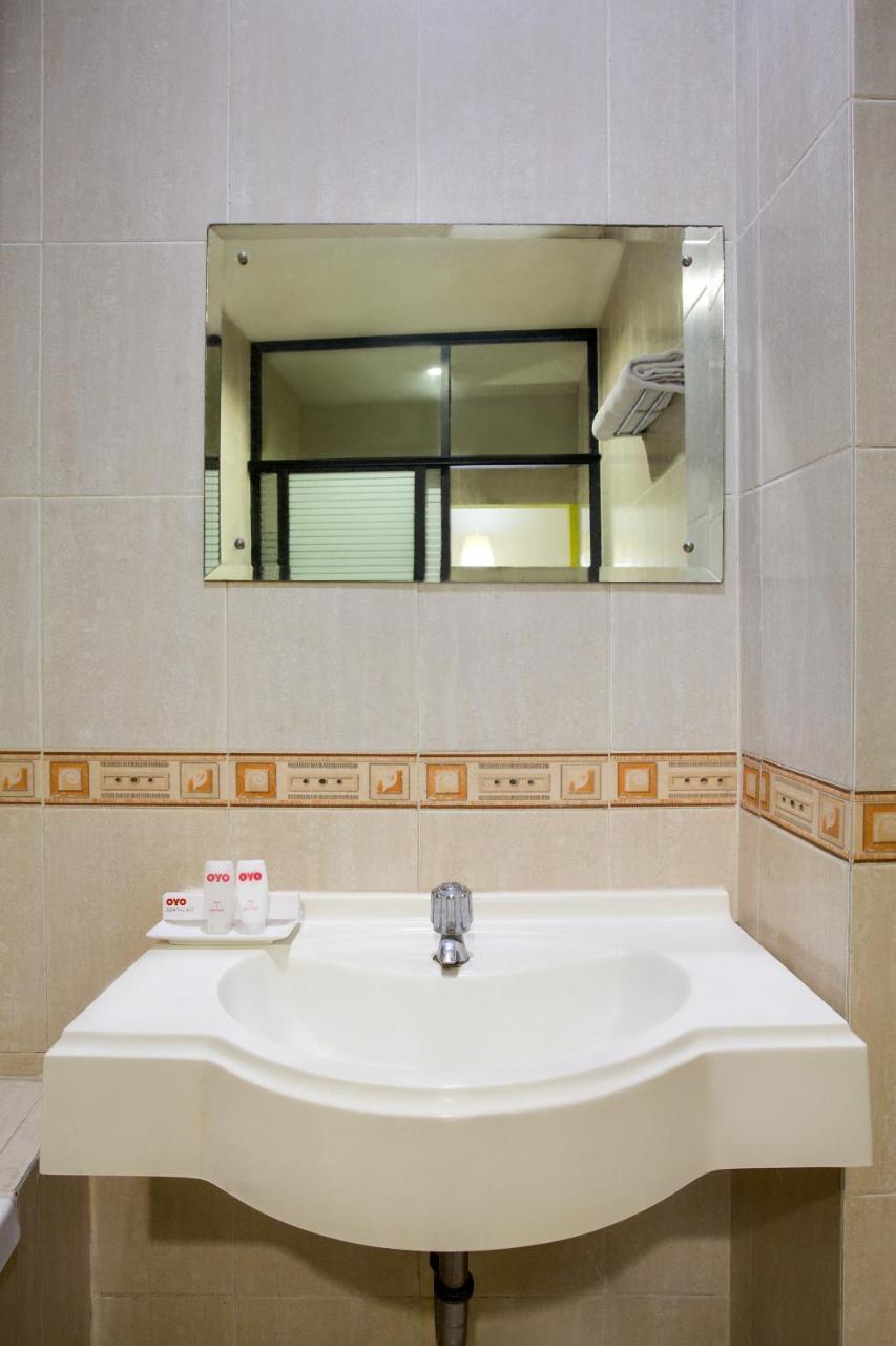 Oyo 119 Belvena Hotel Джакарта Екстериор снимка