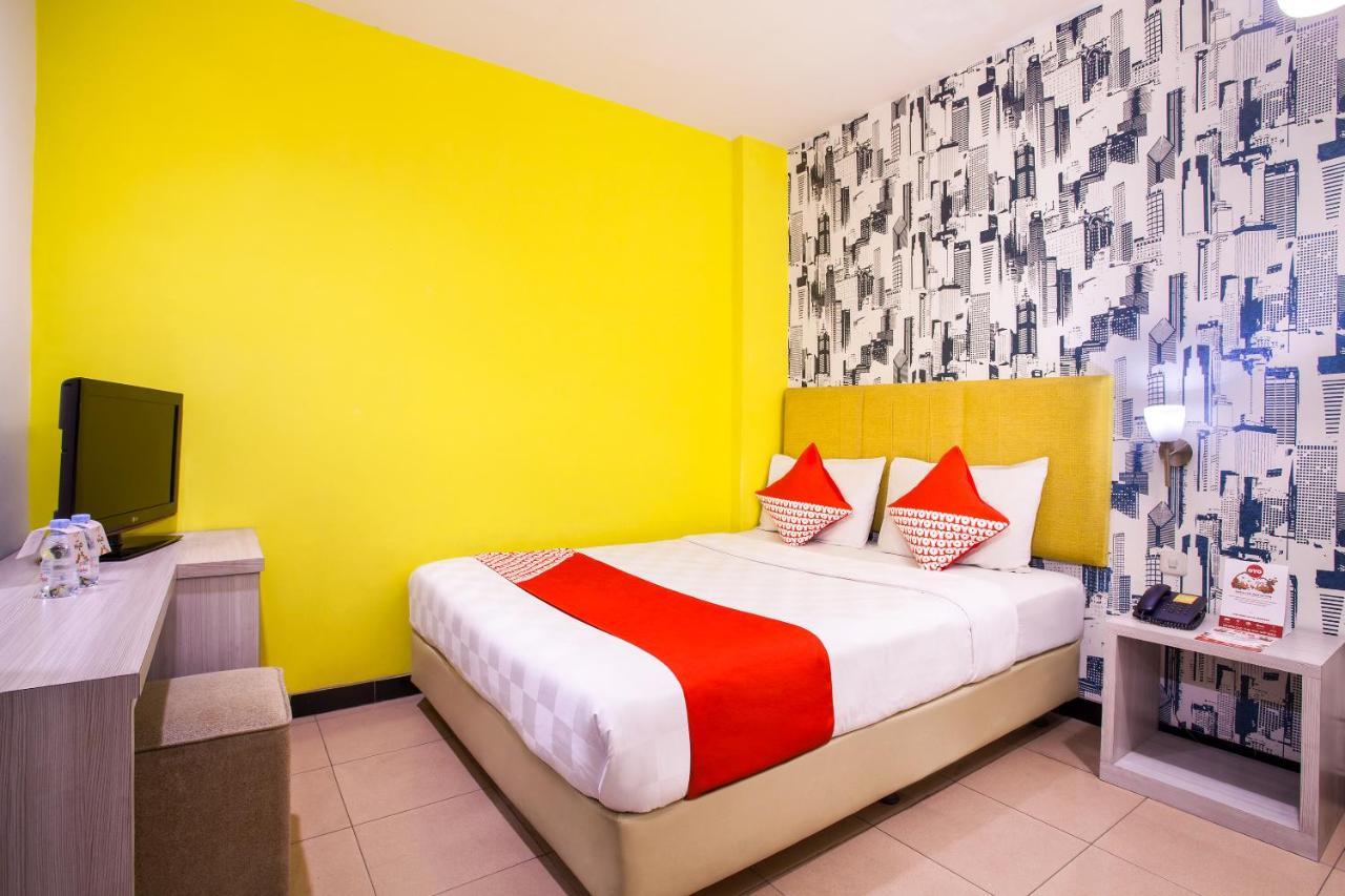 Oyo 119 Belvena Hotel Джакарта Екстериор снимка