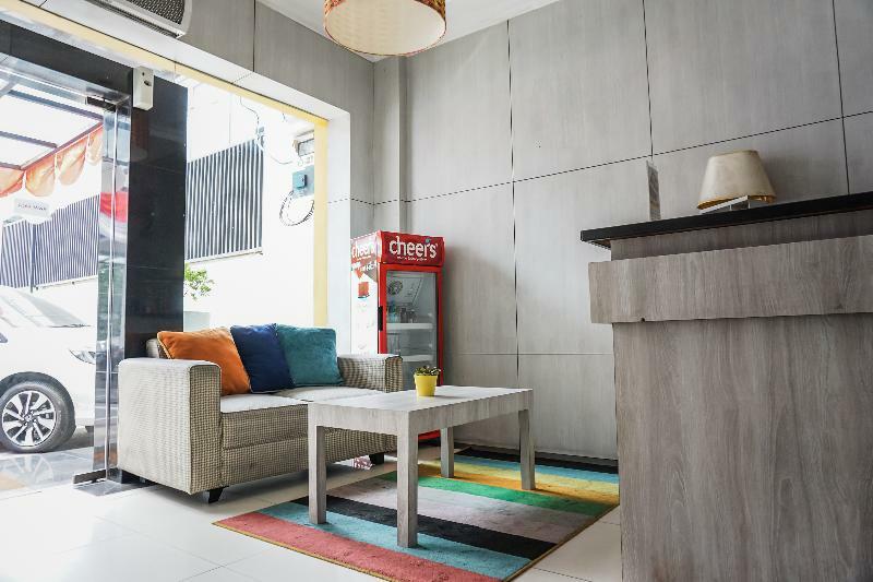 Oyo 119 Belvena Hotel Джакарта Екстериор снимка
